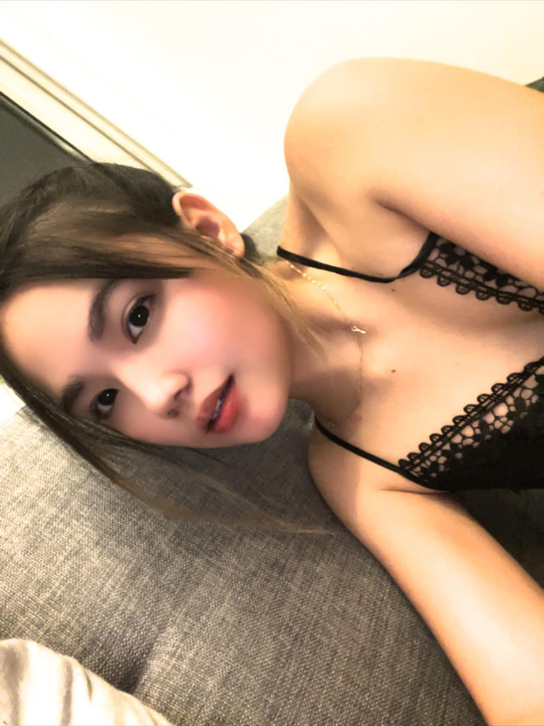 Phá vỡ giới hạn, xuất hiện phiên bản Pikachu cực gợi cảm với trang phục mỏng manh- Ảnh 8.