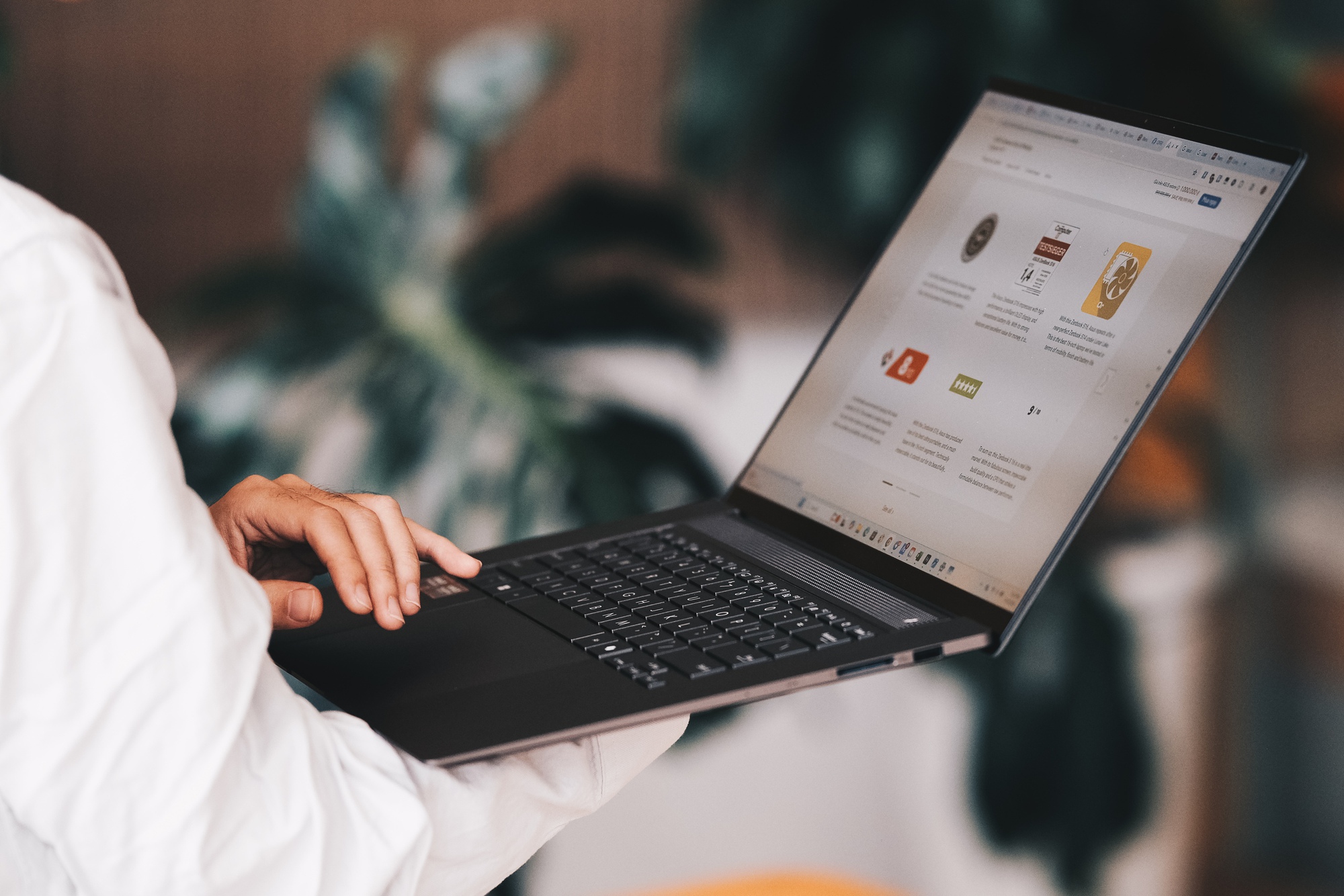 Ra mắt laptop AI 16-inch trọng lượng chỉ 1.5Kg, màn hình Lumina OLED 3K, chip AMD Ryzen AI- Ảnh 1.