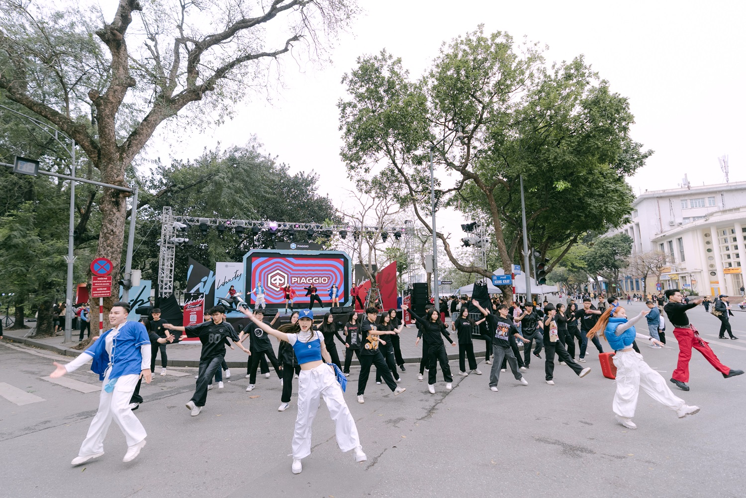 Xe ga bản giới hạn Liberty Z lần đầu tiên xuất hiện tại Hà Nội trong sự kiện Liberty Your World- Ảnh 1.