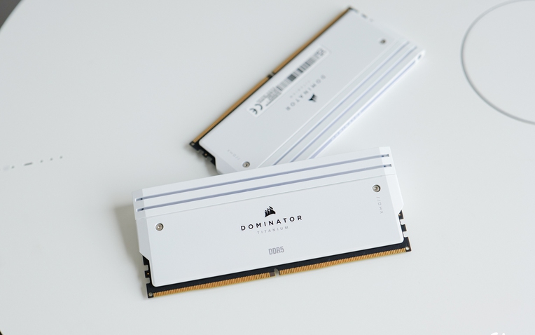 Trải nghiệm nhanh CORSAIR DOMINATOR TITANIUM RGB DDR5: Dòng RAM phân khúc cao cấp là đây- Ảnh 1.