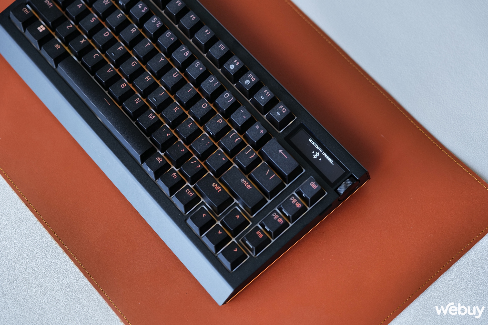 Trên tay bàn phím gaming Blackwidow V4 Pro 75%: Khi Razer 'tất tay' với vỏ nhôm, màn hình OLED và switch 'nhà làm'- Ảnh 28.