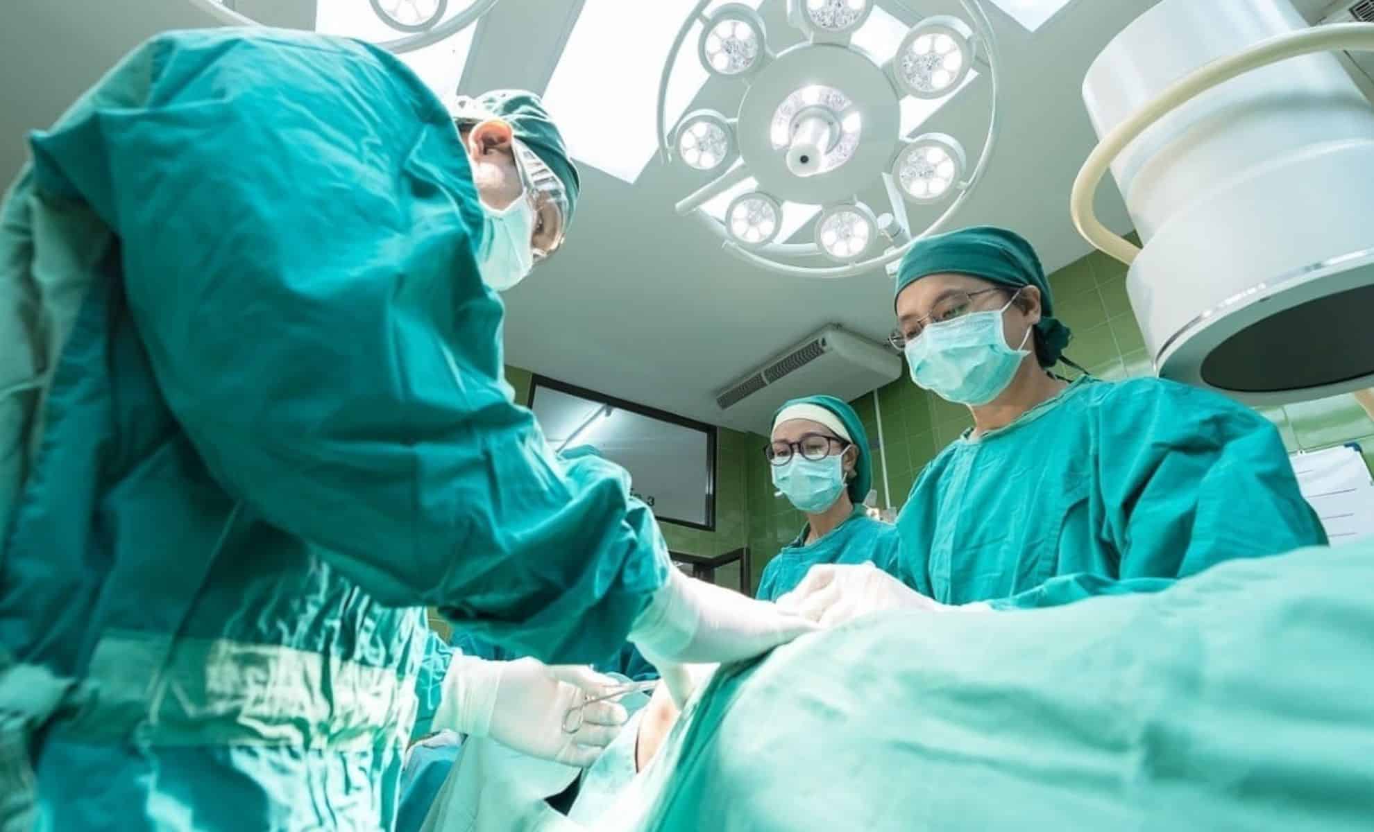 Hiện tượng kỳ lạ khiến các bác sĩ bối rối: Thiếu niên 17 tuổi đột nhiên quên tiếng mẹ đẻ sau khi phẫu thuật đầu gối- Ảnh 3.